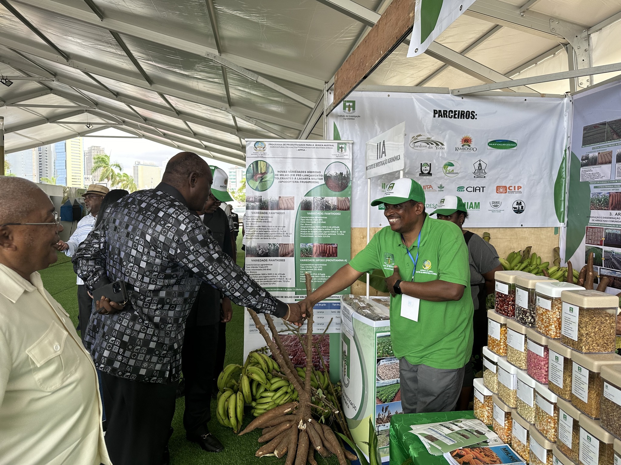 Ba A De Luanda Acolhe At Ao Dia Deste M S Uma Feira De