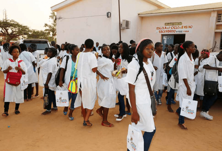 Colegas de classe vol. 2: Sotsu gyo sei faculdades Angola