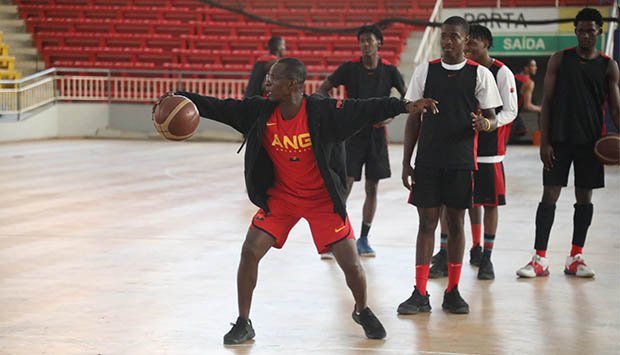 Jornal de Angola - Notícias - Basquetebol/Mundial: Pré-Selecção