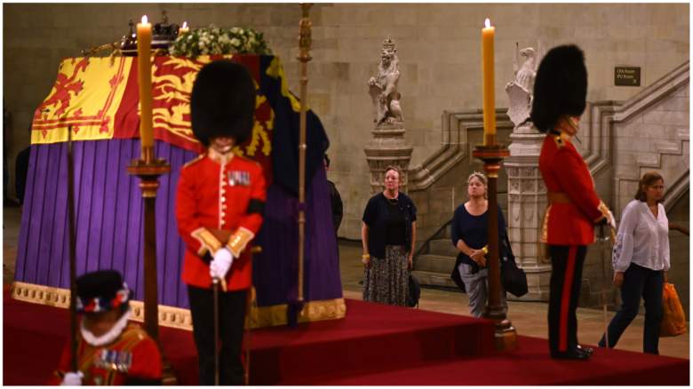 Fila para ver corpo da rainha Elizabeth II tem 5 quilômetros em