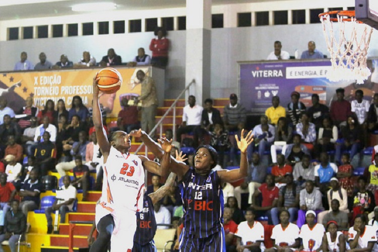 Basquetebol: Petro de Luanda aplica vassourada ao Interclube e