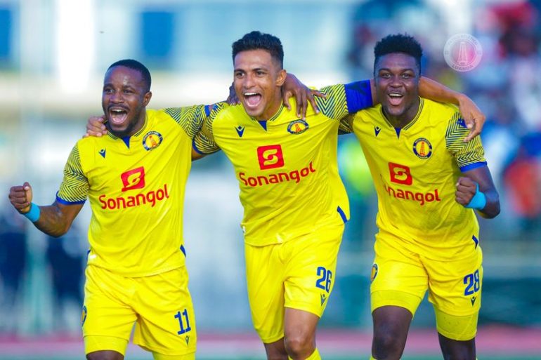 Petro de Luanda vence Sagrada Esperança e reforça liderança do Girabola -  Angola - Jornal Record