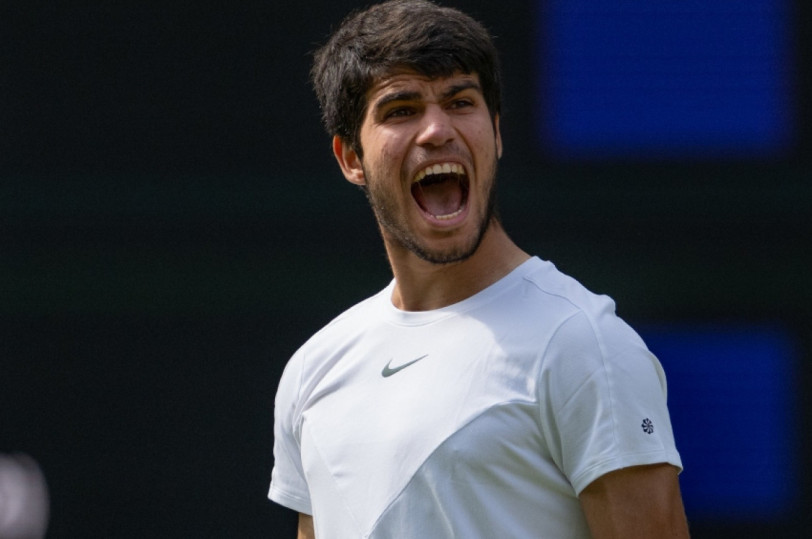 Em Wimbledon, Alcaraz supera Djokovic e é novo campeão do torneio