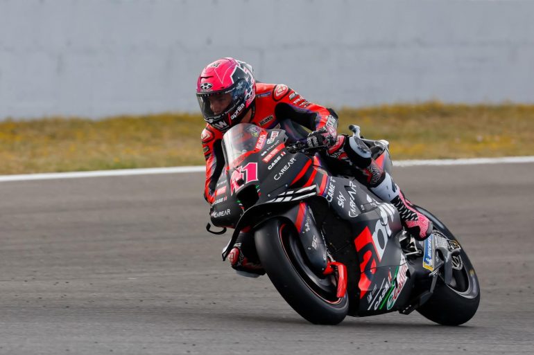 Aleix Espargaró passa Bagnaia na última volta e vence etapa da Moto GP