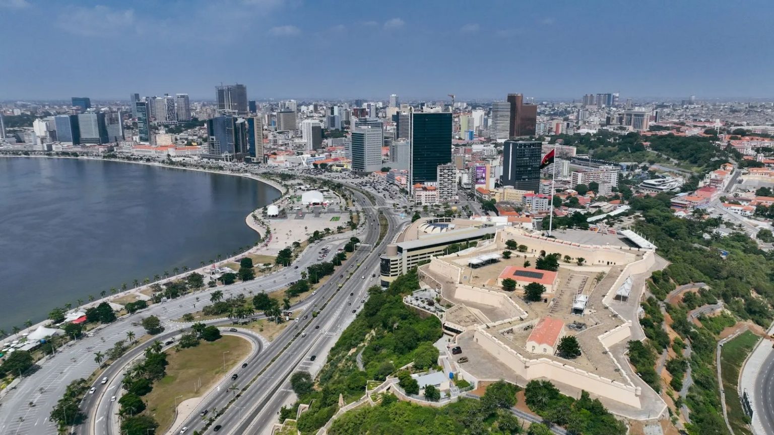 Centro urbano e empresarial de Angola