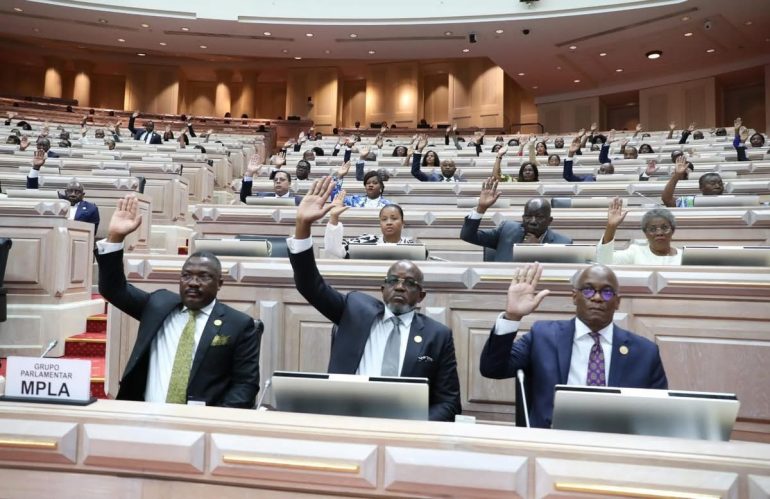 Assembleia Nacional aprova Código de Disciplina Militar e altera Lei das Carreiras das FAA