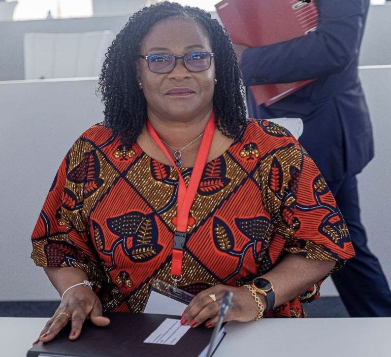 Governadora de Cabinda defende maior inserção de quadros angolanos na indústria petrolífera