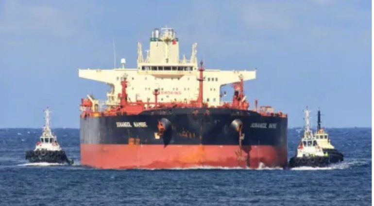 Irão afirma ter atingido petroleiro da Sonangol. Petrolífera angolana garante que explosão não causou vítimas