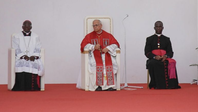 Reza do terço na Muxima marca o encerramento do segundo dia da visita do Papa Leão XIV