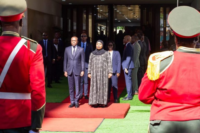 Presidente da Assembleia Nacional defende preservação da paz e reforço da cooperação internacional